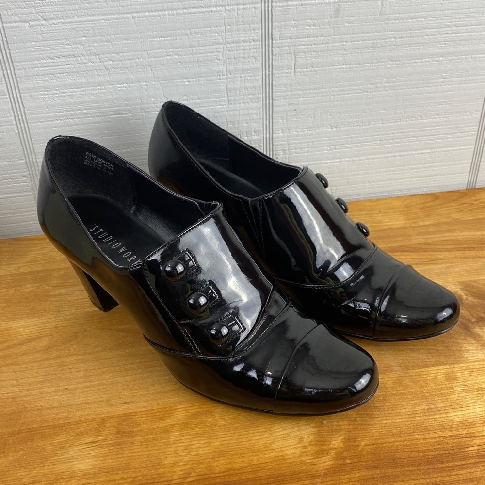 Studio Works Black Patent 50s Style Office Shoe Slip On Heel Button Accent 8.5